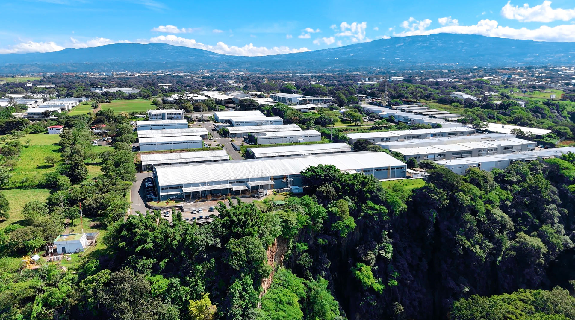 Conjunto de edificios vistos desde una vista superior.